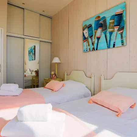 Duplex Joliment Decore Et Sa Cour Ensoleillee 펜션 *