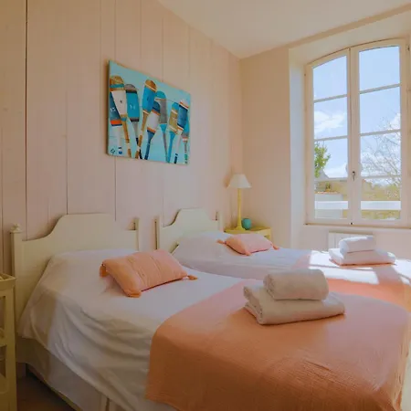 Duplex Joliment Decore Et Sa Cour Ensoleillee سان مارتن دو ر